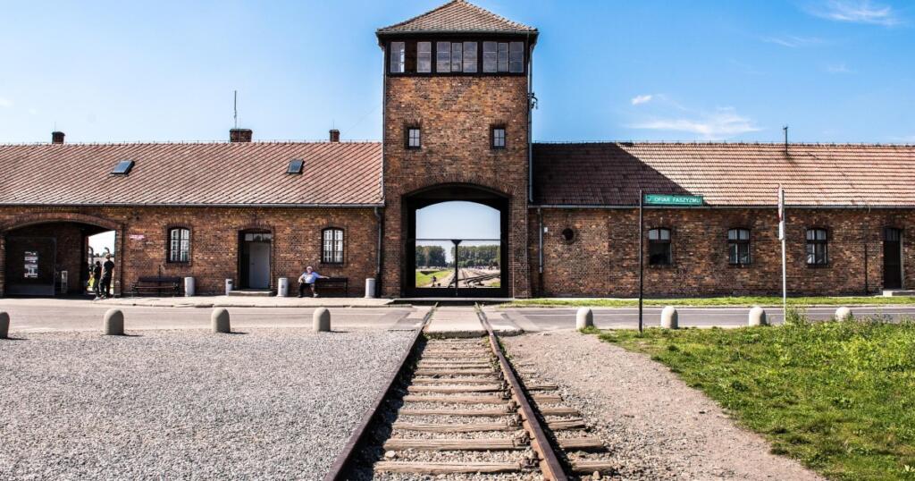 How To Travel From Krakow To Auschwitz