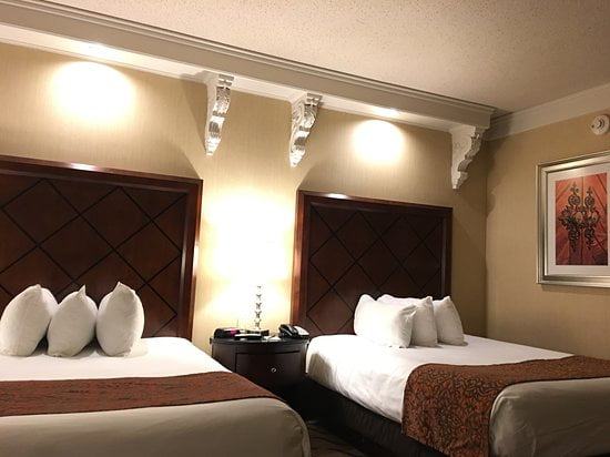 Hotels Near Brookshire Grocery Arena: