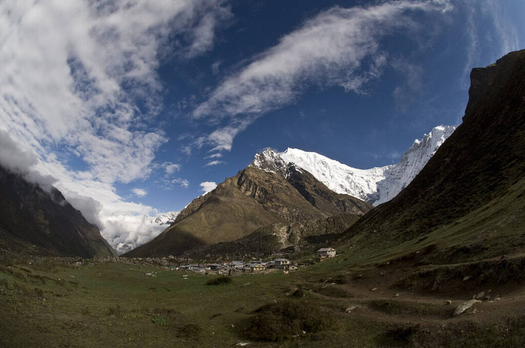 Manaslu Circuit Trek vs. Annapurna Circuit
